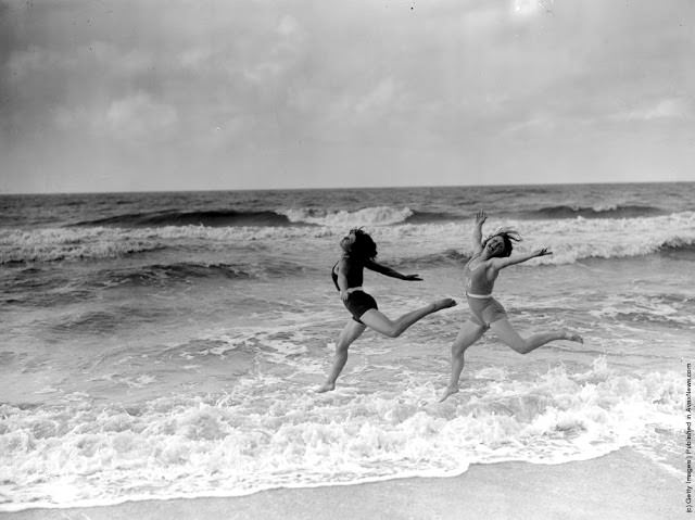 #44 Margaret Morris dancers exercising on the sands at Saint-Idesbald, August 1929