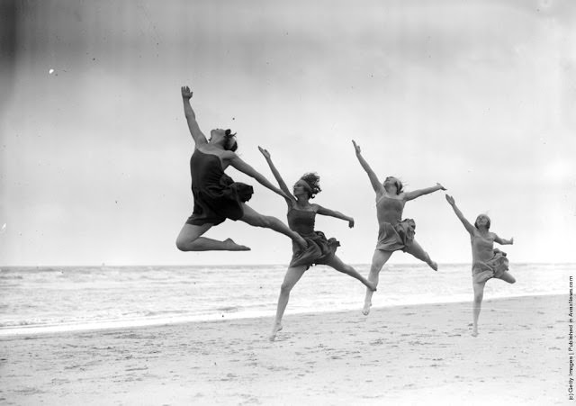 #45 Margaret Morris dancers exercising on the sands at Saint-Idesbald, August 1929