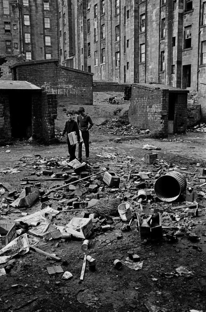 #55 Boys delivering newspapers Maryhill tenement back 1971