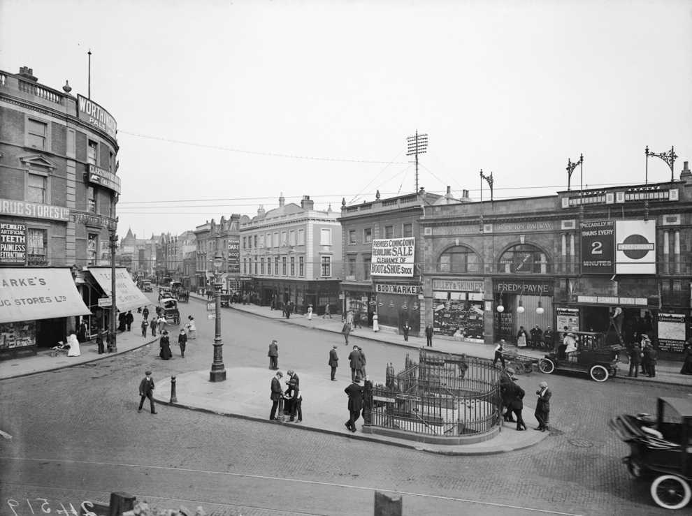 #20 Hammersmith Broadway, 1910.