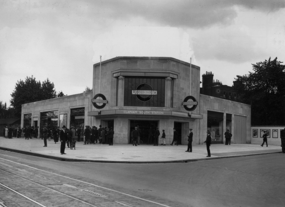 #27 The entrance to Blackfriars Underground station, 1924.
