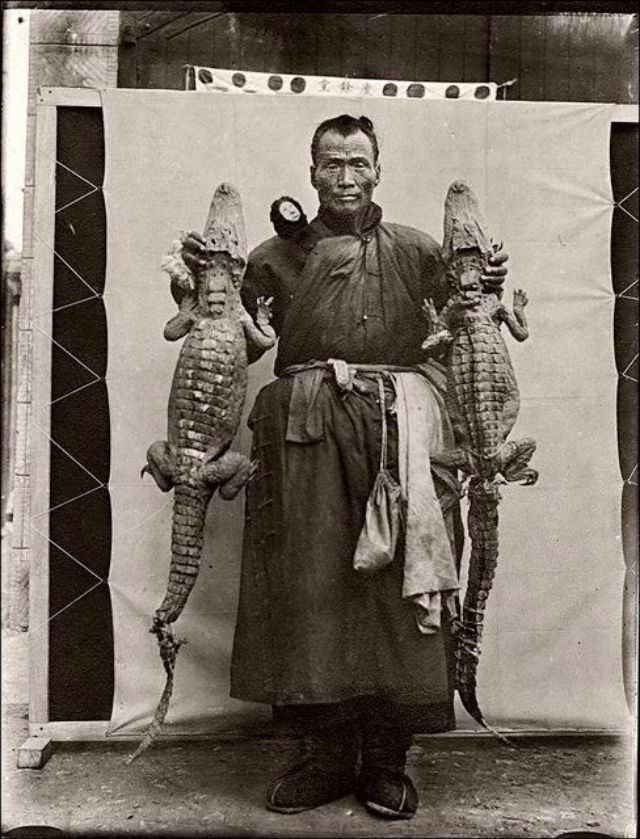 #10 People Casually hanging Out With Alligators In The Past #10 Weird