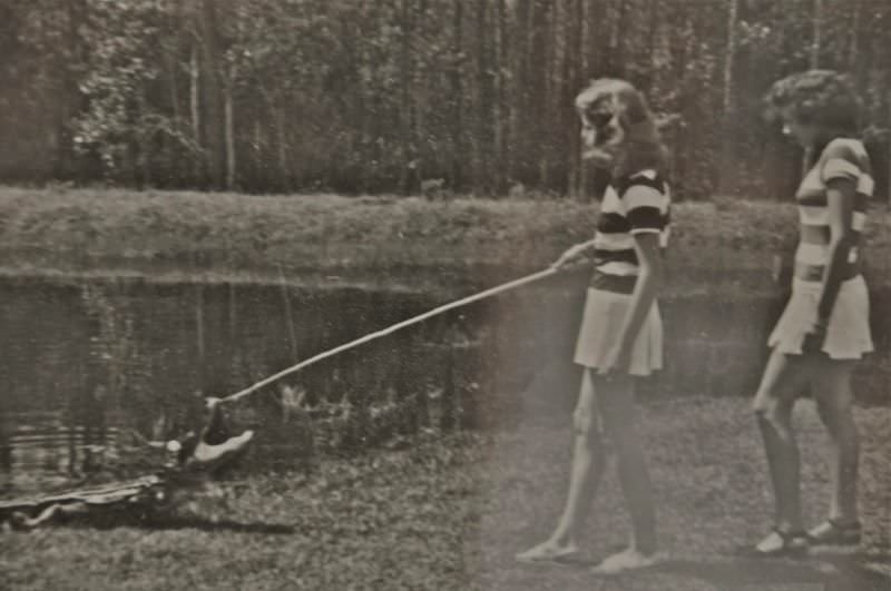 People Casually hanging Out With Alligators In The Past Weird