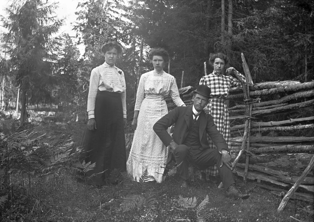 #28 Three ladies and a gentleman.