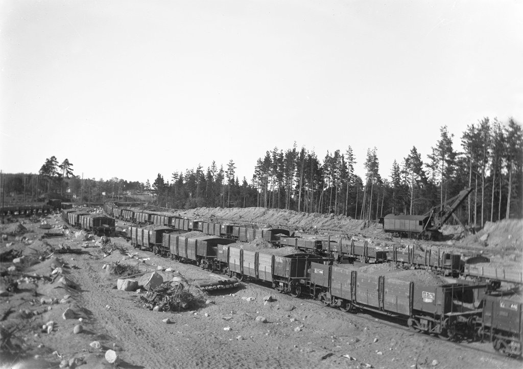 #40 Gravel groove in Frinnaryd. The picture is taken at double the building on East Main Line in 1920 – 22.