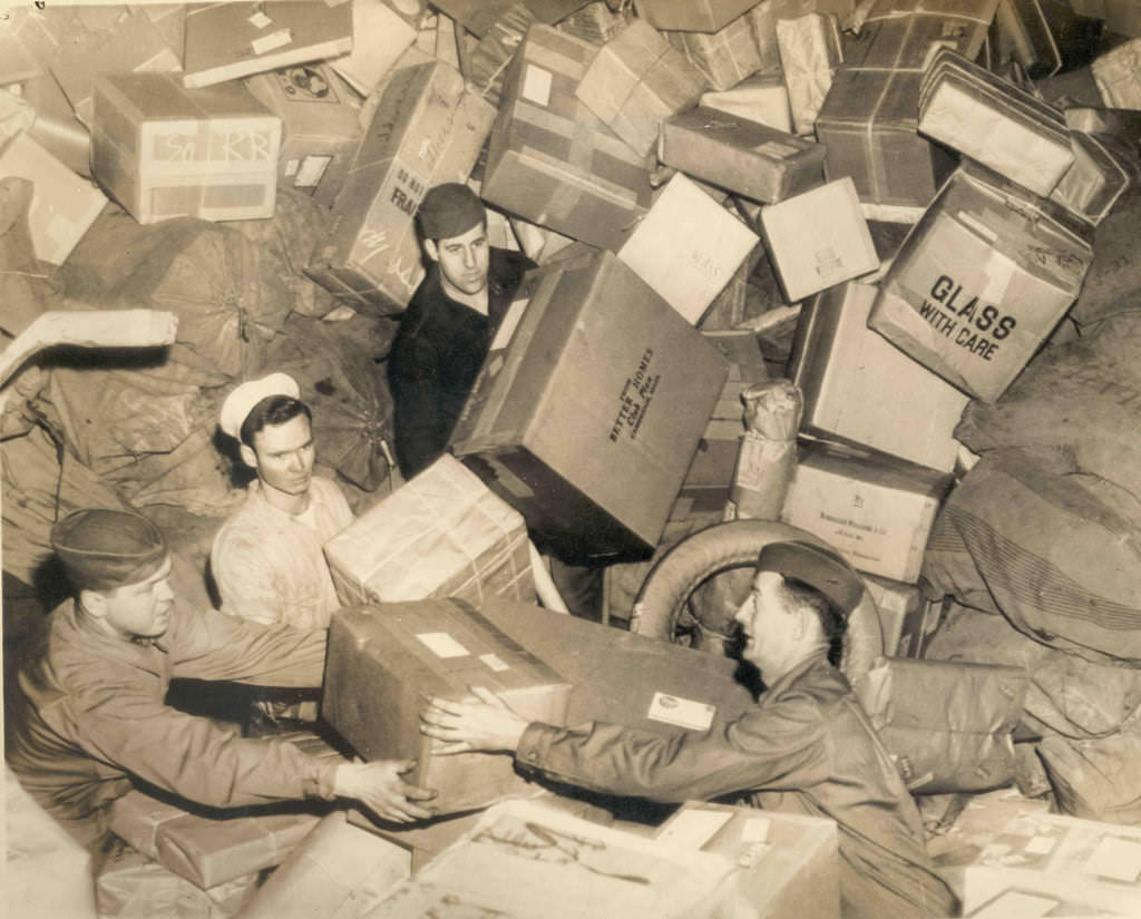#51 Holiday mail for the troops, USA, c. 1944.