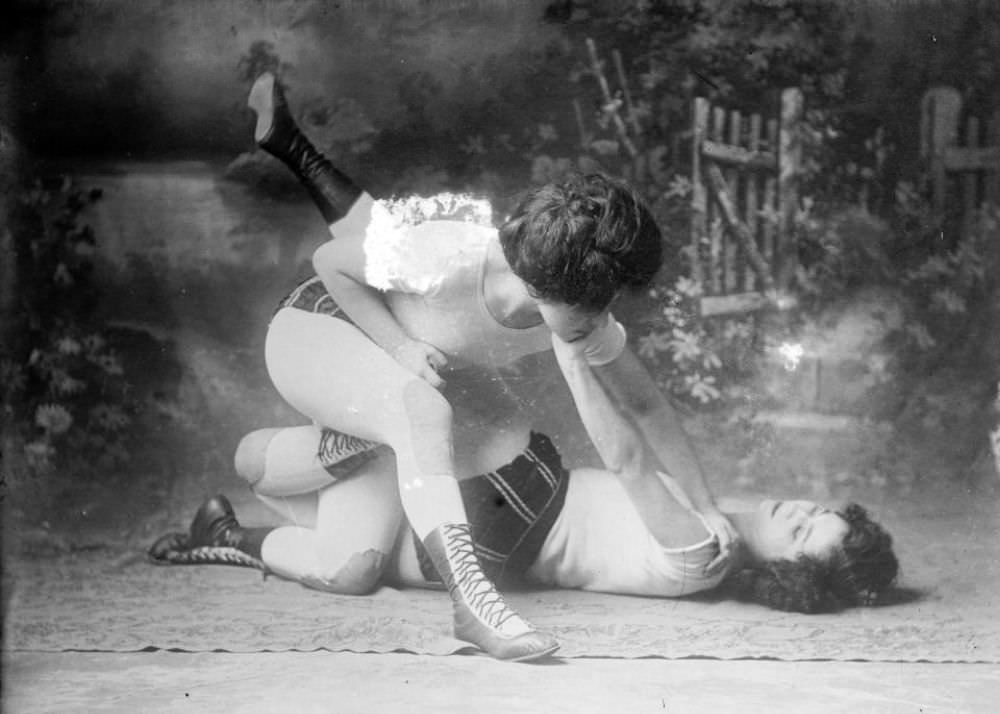 The Bennett Sisters, who boxed and wrestled for crowds as a Vaudeville Act, taken between 1910 – 1915, USA.