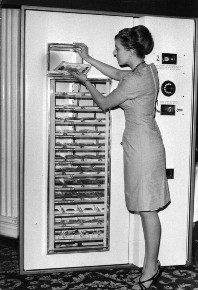 A new refrigerated vending machine called the “5 Star Microdine Hot Meal Service”.