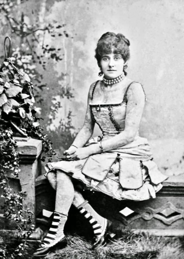 #41 Portrait of a tattooed lady in the early 1900s