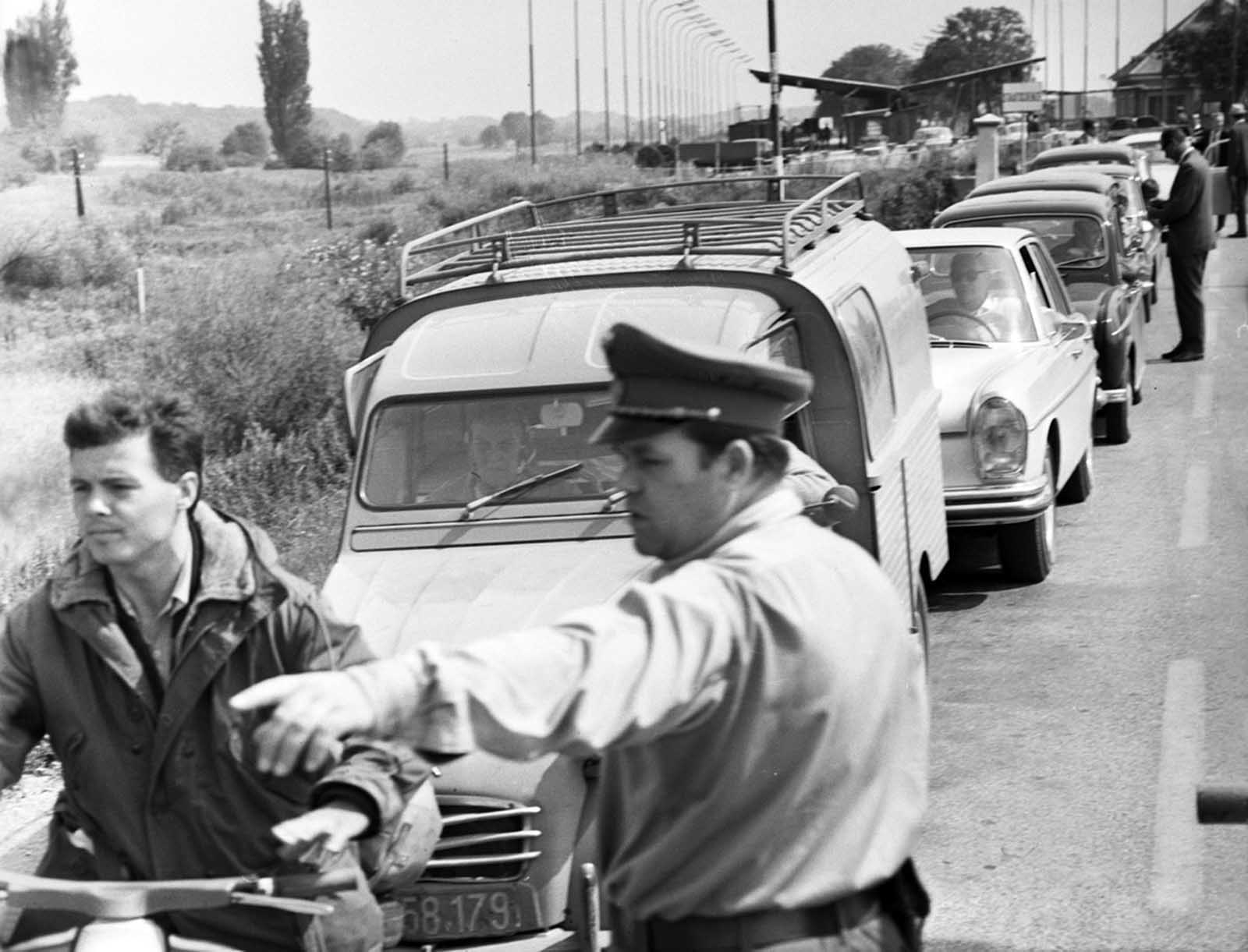 #20 Czechoslovakian refugees flee the country, photographed here at the Austrian border, in autumn 1968.