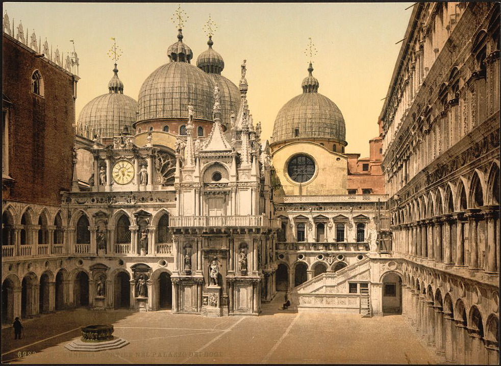#10 A court in the Doges’ Palace