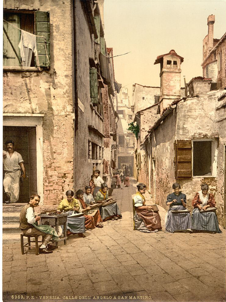 #49 A court yard (Calle dell Angelo a San Martino)