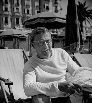 #12 FRANCE – 1947: Jean-Paul Sartre ( 1905-1980 ), writer and French philosopher, during the Festival of Cannes (Alpes-Maritimes). On 1947. LIP-5418-022.