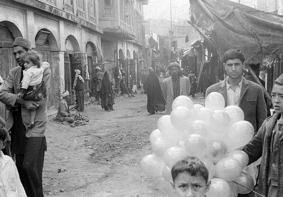 #22 A quiet scene in a street through the bazaar of Kabul, on December 31, 1969.