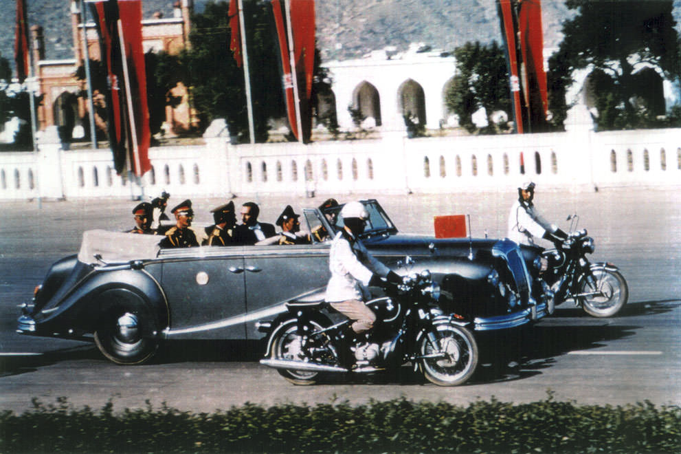 #83 The King of Afghanistan, Mohammad Zahir Shah rides in his limousine on Kabul’s central road Idga Wat in this 1968 photo.