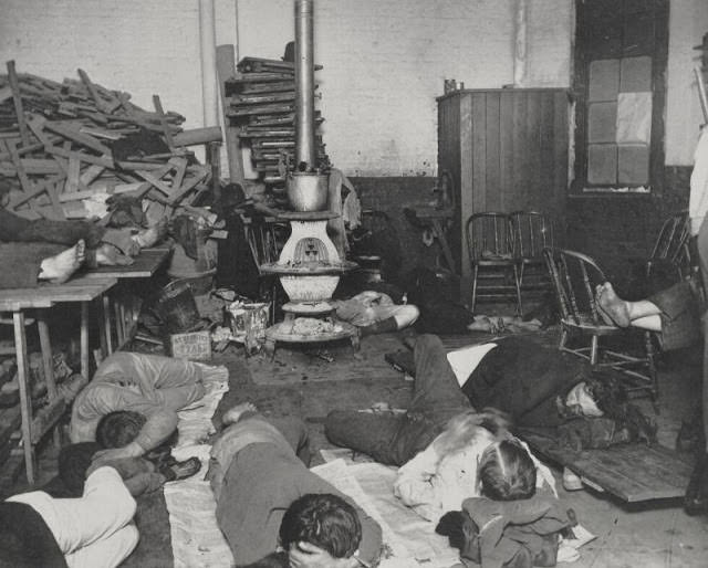 #43 Men’s lodging room in West 47th Street Station