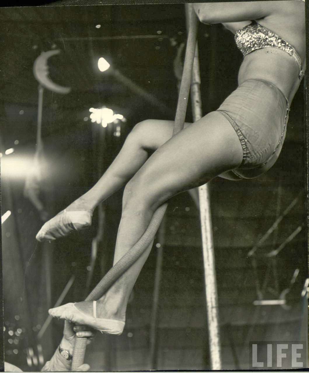#31 Circus Girls Of Sarasota: Vintage Photos Documenting Daily Life of Sassy Acrobat Performers, 1949 #31 S