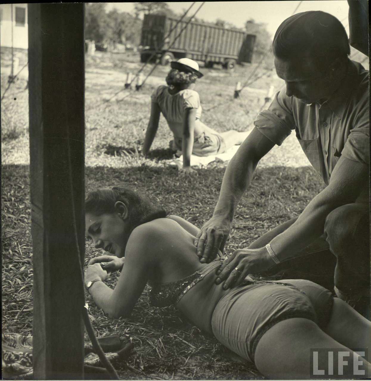 Circus Girls Of Sarasota: Vintage Photos Documenting Daily Life of Sassy Acrobat Performers, 1949 S