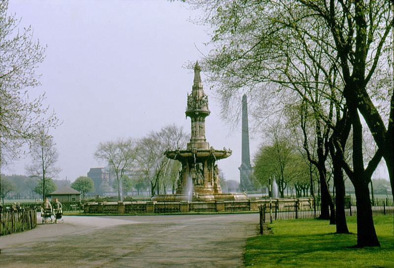 #18 Queen Victoria Fountain (The Doulton Fountain), People’s Palace, Glasgow Green, 1961