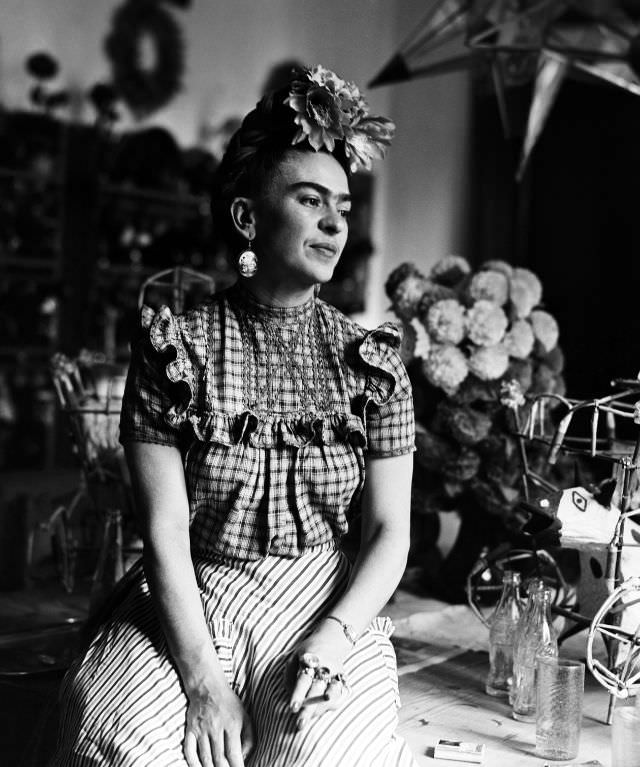 Beautiful Portraits Of Frida Kahlo In 1944 Captured By Sylvia Salmi Celebrities