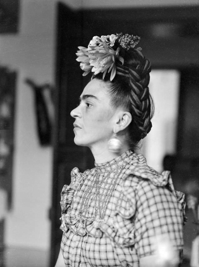 Beautiful Portraits Of Frida Kahlo In 1944 Captured By Sylvia Salmi Celebrities
