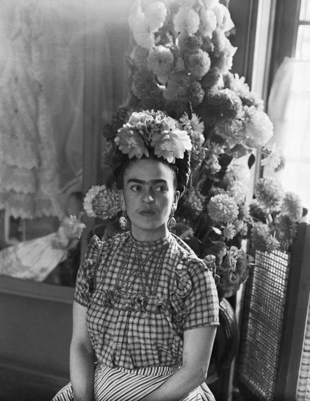 Beautiful Portraits Of Frida Kahlo In 1944 Captured By Sylvia Salmi Celebrities