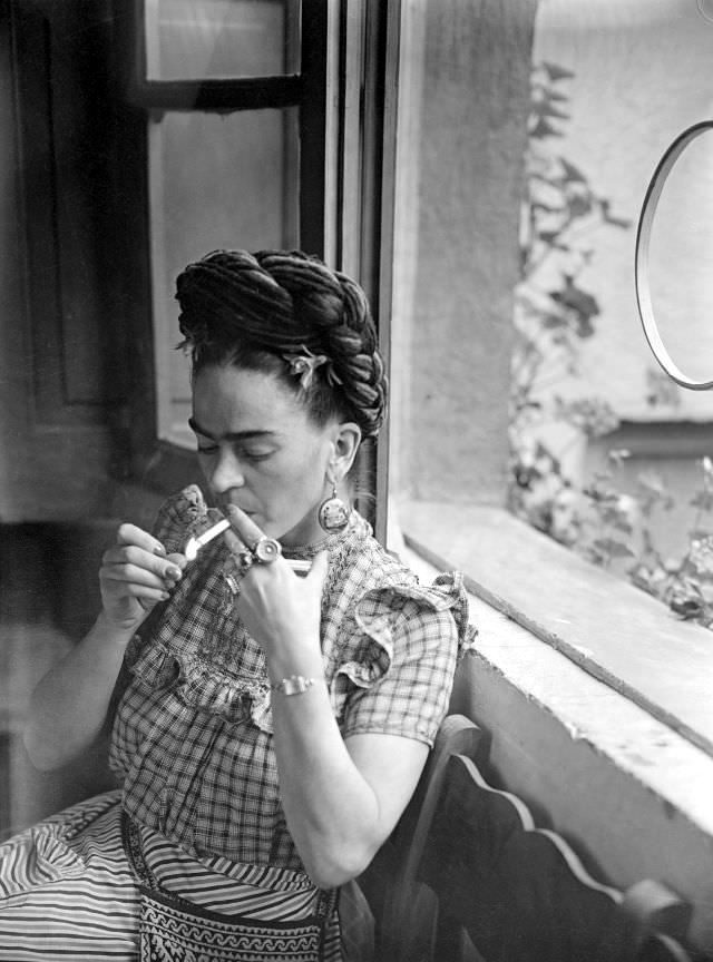 Beautiful Portraits Of Frida Kahlo In 1944 Captured By Sylvia Salmi Celebrities