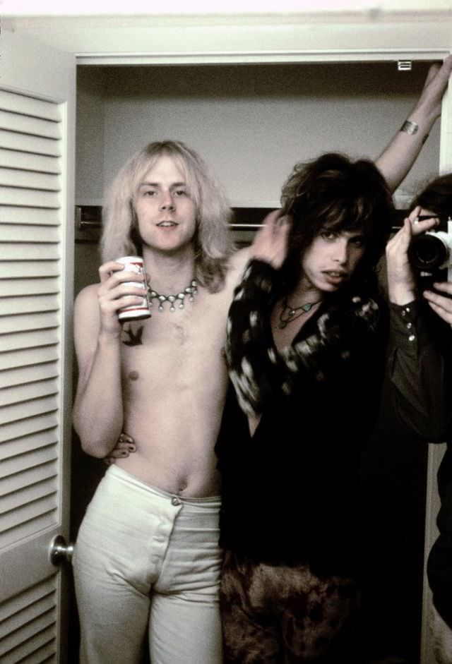 Aerosmith’s Steven Tyler and Tom Hamilton pose backstage while in Newport, Rhode Island in 1973