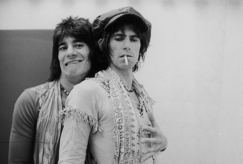 Ron Wood embraces Keith Richards backstage during the Rolling Stones’ 1975 Tour of the Americas