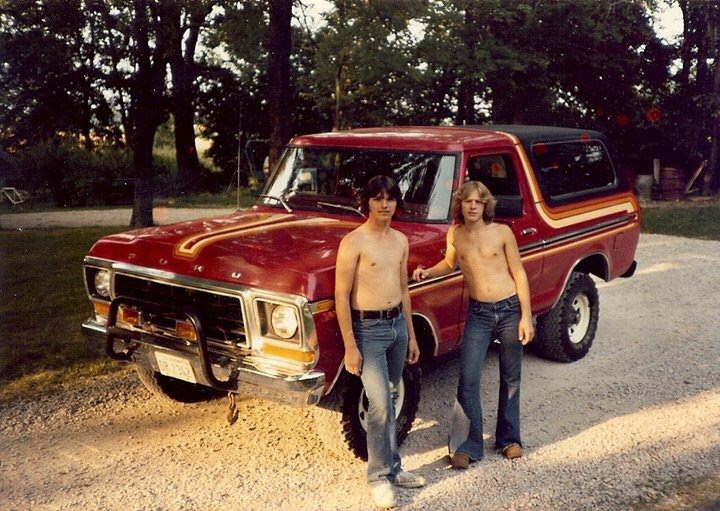 Cool Vintage Bell-Bottoms: These Pants Were All The Rage In The 1970s Fashion &; Culture