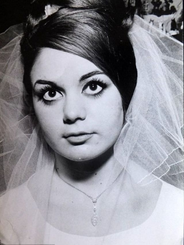 #8 Frances Shea and gangster Reggie Kray on their wedding day, Ronnie Kray on the right, April 20th, 1965