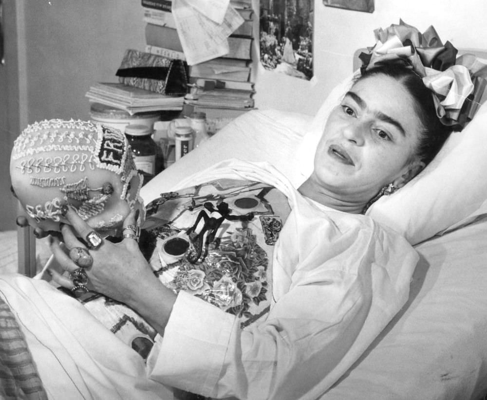 Frida Kahlo Painting on Her Bed: Stunning Photos Capturing The Last Years Of Her Life During The 1950s