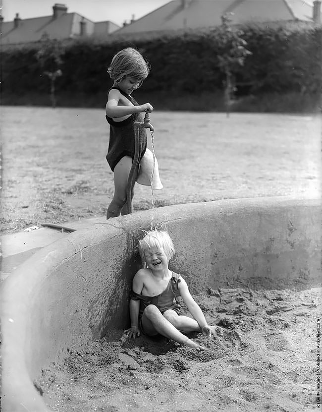 Funny Vintage Photos Taken At Just The Right Moment Funny