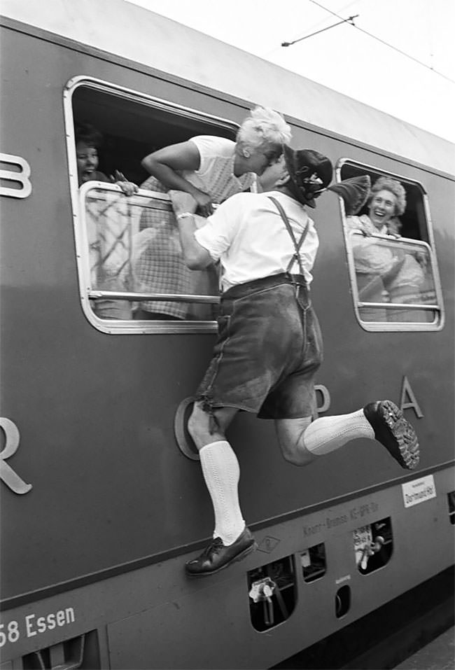 Funny Vintage Photos Taken At Just The Right Moment Funny