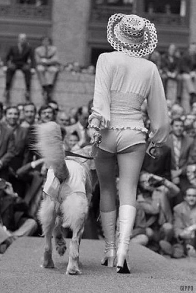 Hot Pants: One Of The Hottest Fashion Style Of the 70s Fashion &; Culture