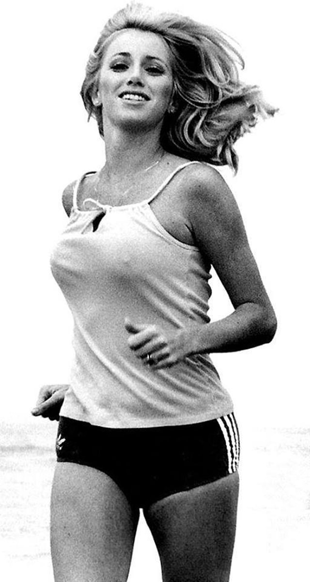 Hot Pants: One Of The Hottest Fashion Style Of the 70s Fashion &; Culture