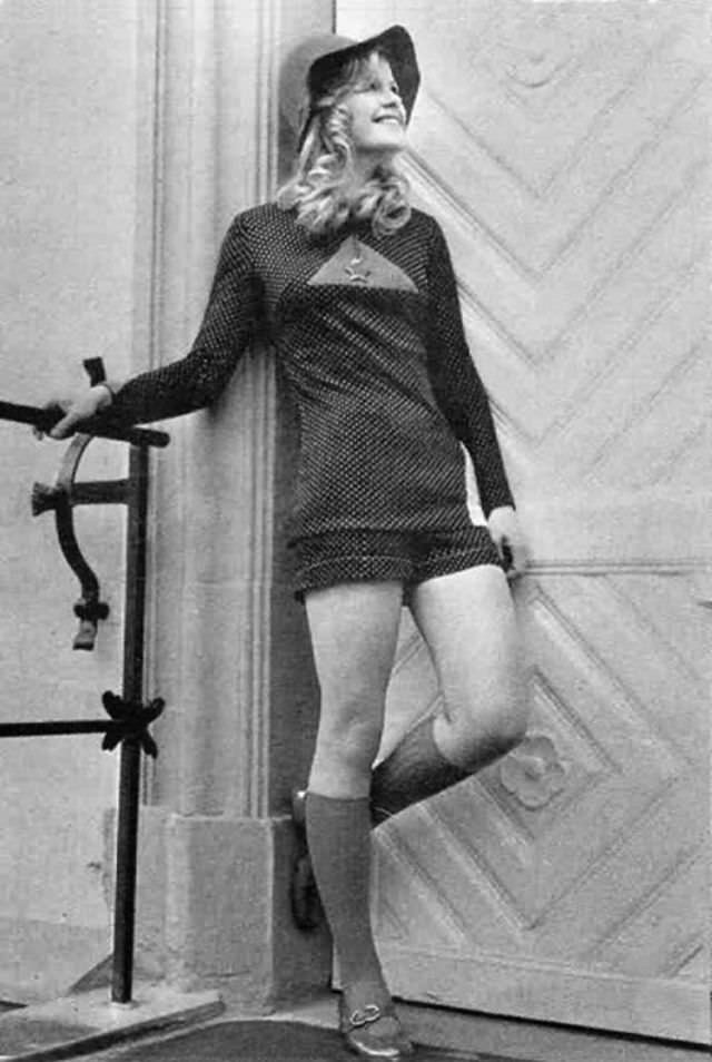 Hot Pants: One Of The Hottest Fashion Style Of the 70s Fashion &; Culture