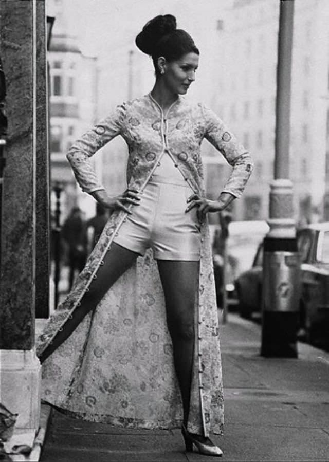 Hot Pants: One Of The Hottest Fashion Style Of the 70s Fashion &; Culture