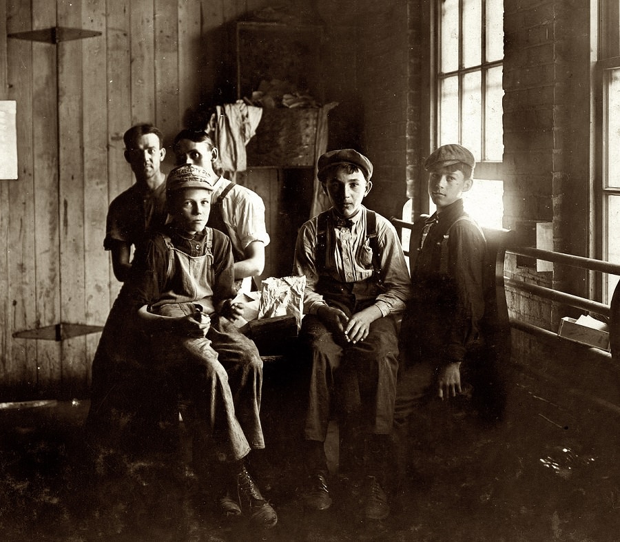 #26 Noon hour in an Indianapolis furniture factory. Witness, E.N. Clopper, Indianapolis, 1908