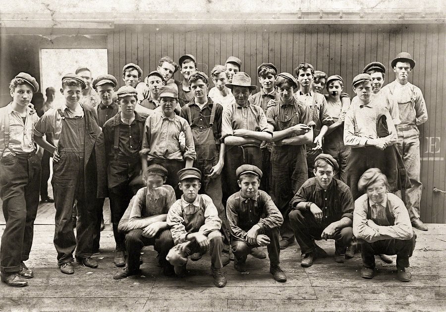 #34 Noon hour in an Indianapolis tomato cannery, Indianapolis, 1906