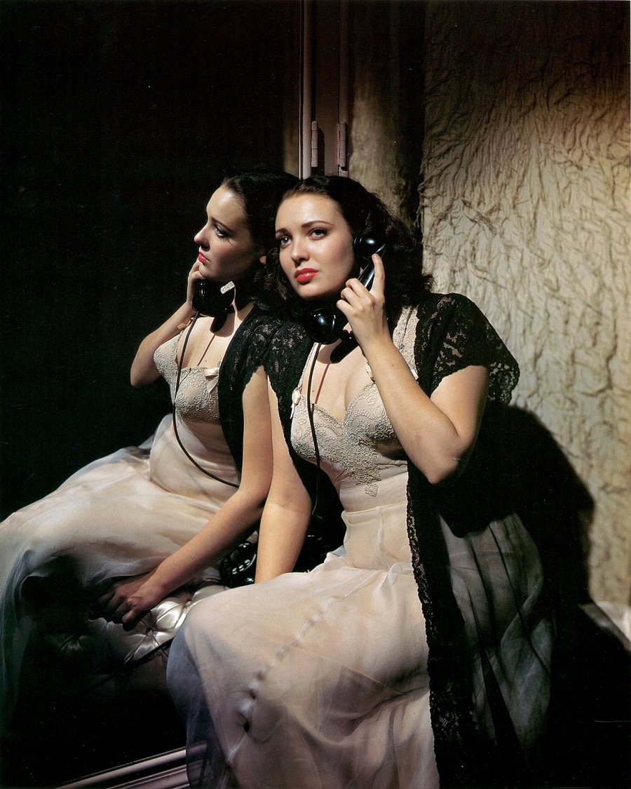 Linda Darnell, 1943
