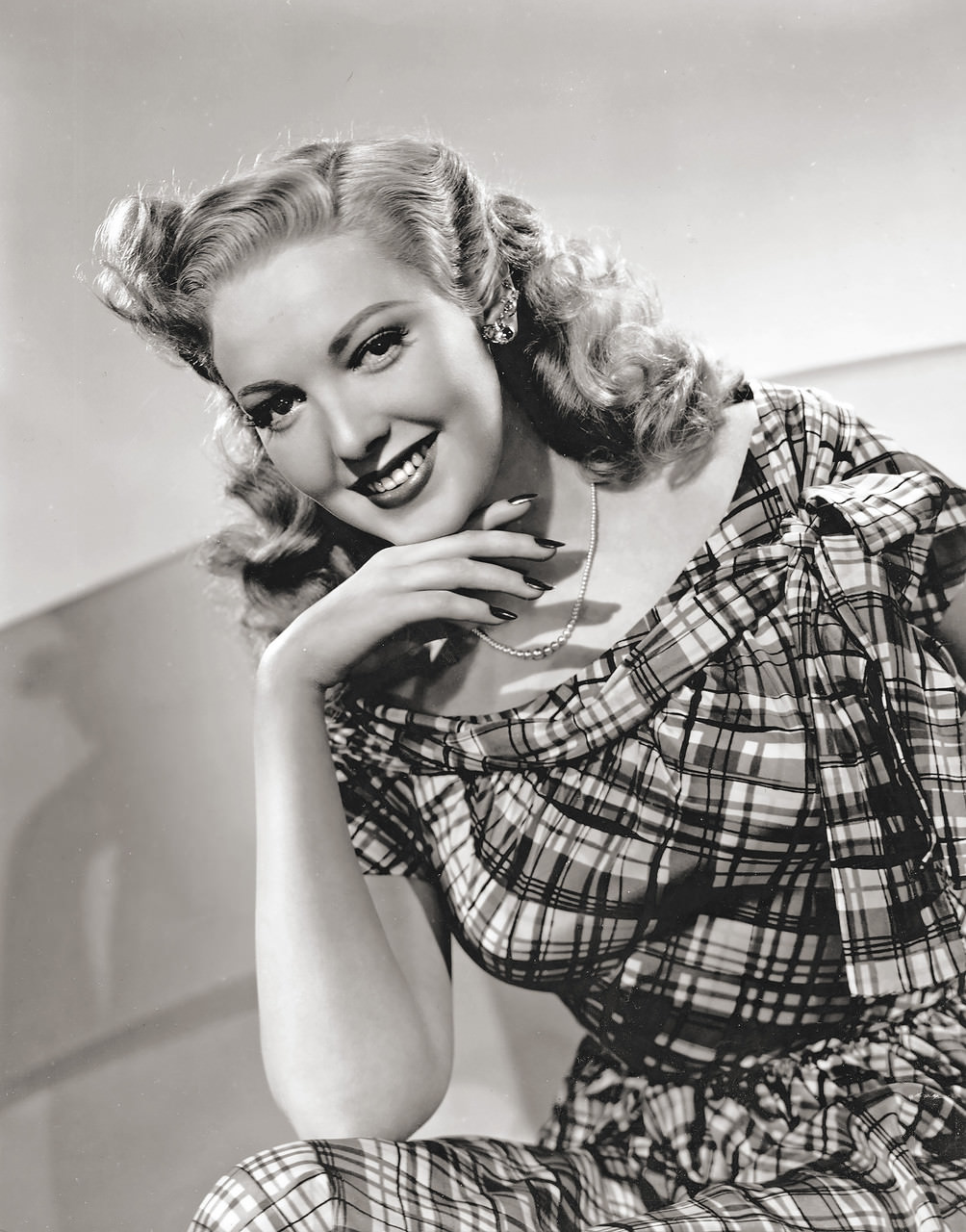 Tragic Story And Photos Of Linda Darnell, The Girl With The Perfect Face Celebrities