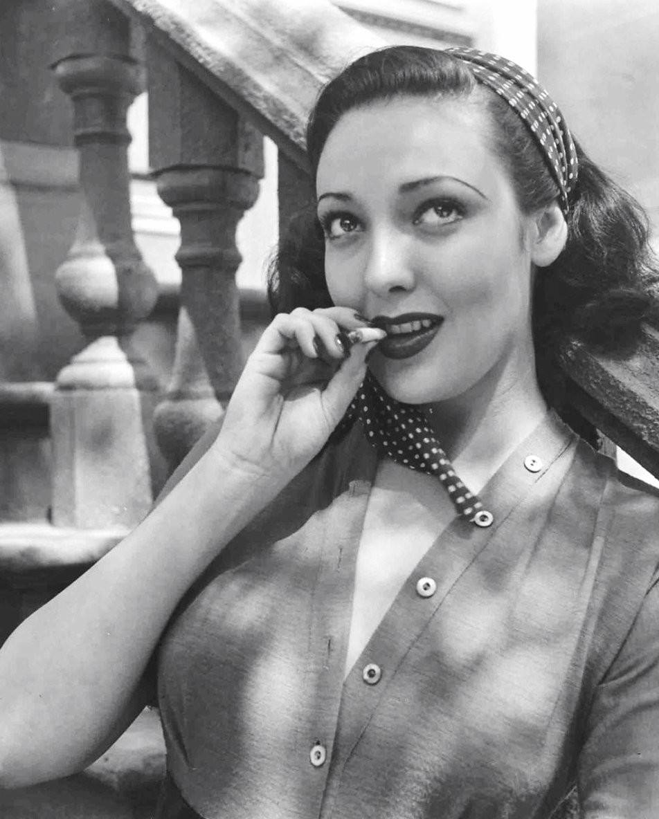 Tragic Story And Photos Of Linda Darnell, The Girl With The Perfect Face Celebrities