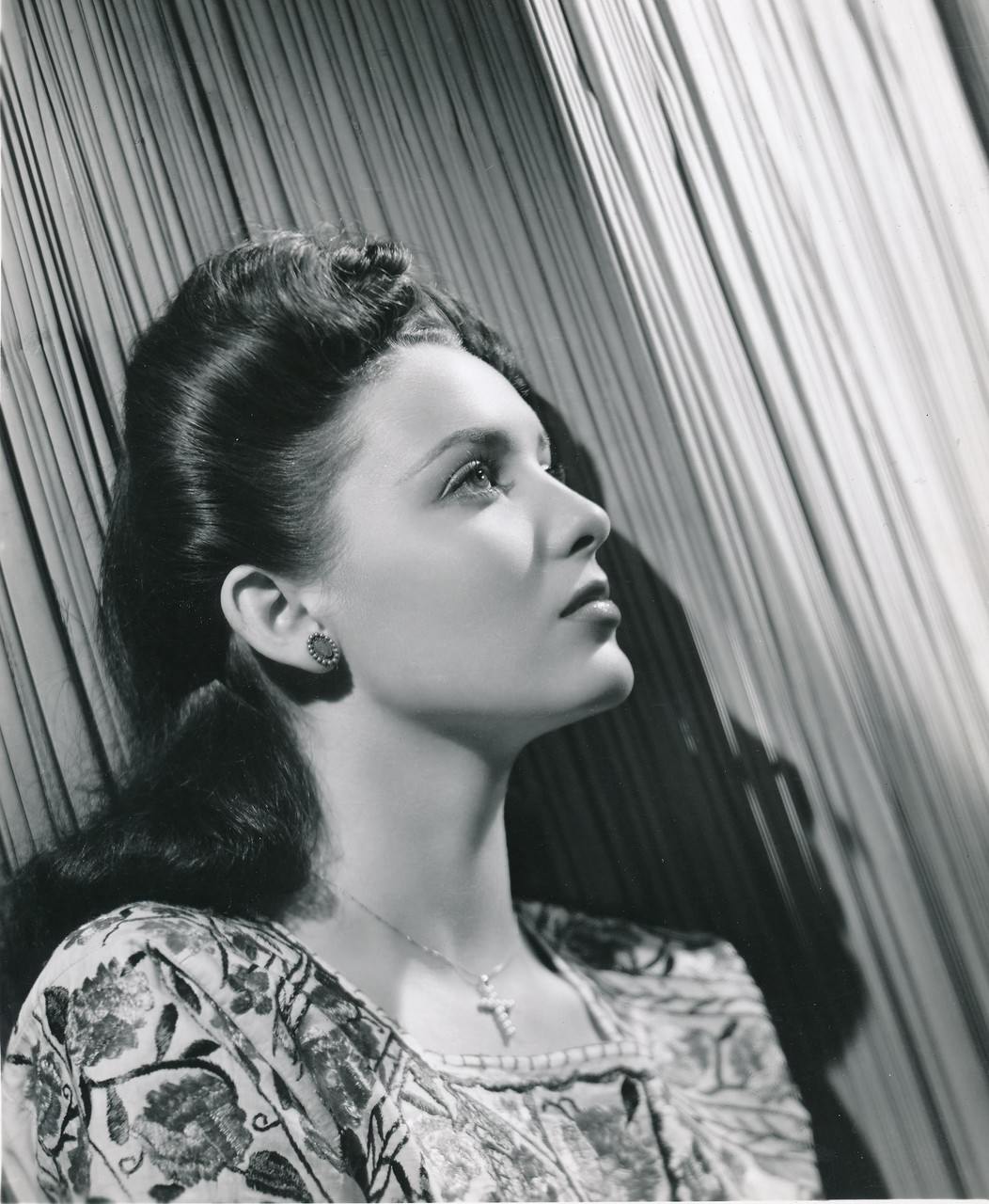 Tragic Story And Photos Of Linda Darnell, The Girl With The Perfect Face Celebrities