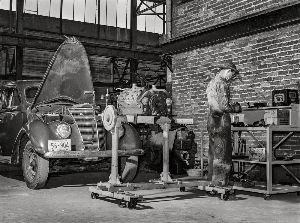 #32 A men repairing automobile motor at the FSA warehouse depot in Atlanta, Georgia, 1939