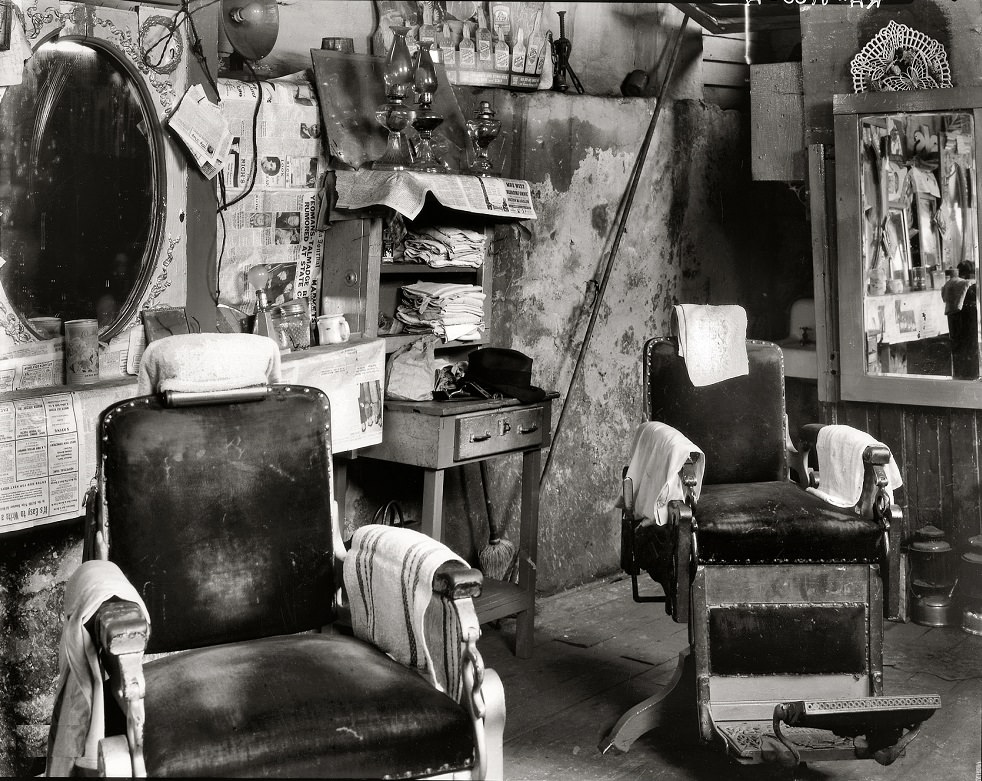 #17 Negro barber shop, Atlanta, 1936