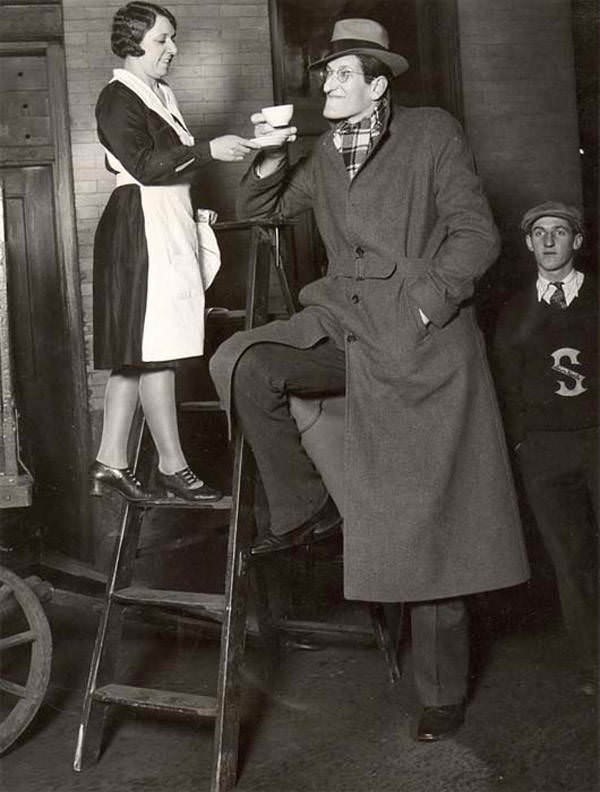 Due to acromegalic gigantism, Jack Earle grew to 7’7″ tall, 1930