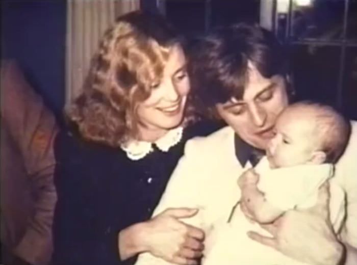 #23 Jessica Lange with Mikhail Baryshnikov, and their daughter, 1981
