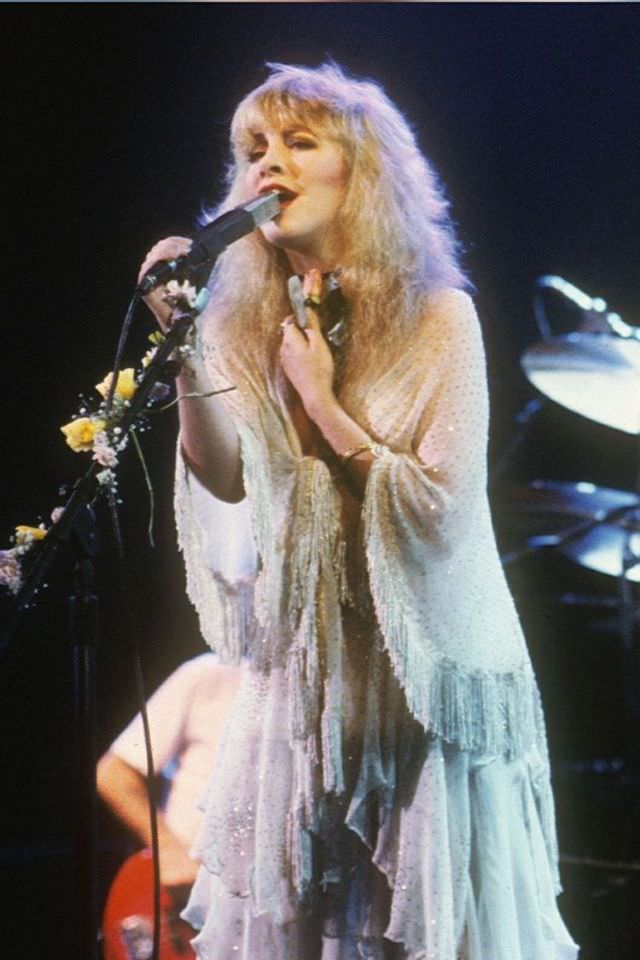 #54 Young Stevie Nicks: Gorgeous Photos Of Female Rockstar Who Shaped Rock ‘N’ Roll #54 Music