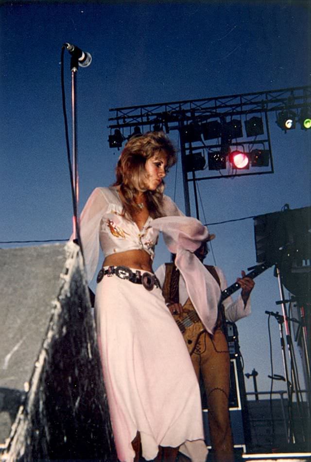 #6  Young Stevie Nicks: Gorgeous Photos Of Female Rockstar Who Shaped Rock ‘N’ Roll #6 Music